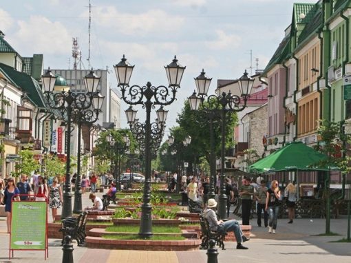 Города Беларуси. Брест.
На снимках: 1,2. Современный Брест.
3. Кинотеатр Беларусь.
4. Улица Советская. 
5. Улица Машерова.
Фото Владимира Чеберкуса, БелТА.